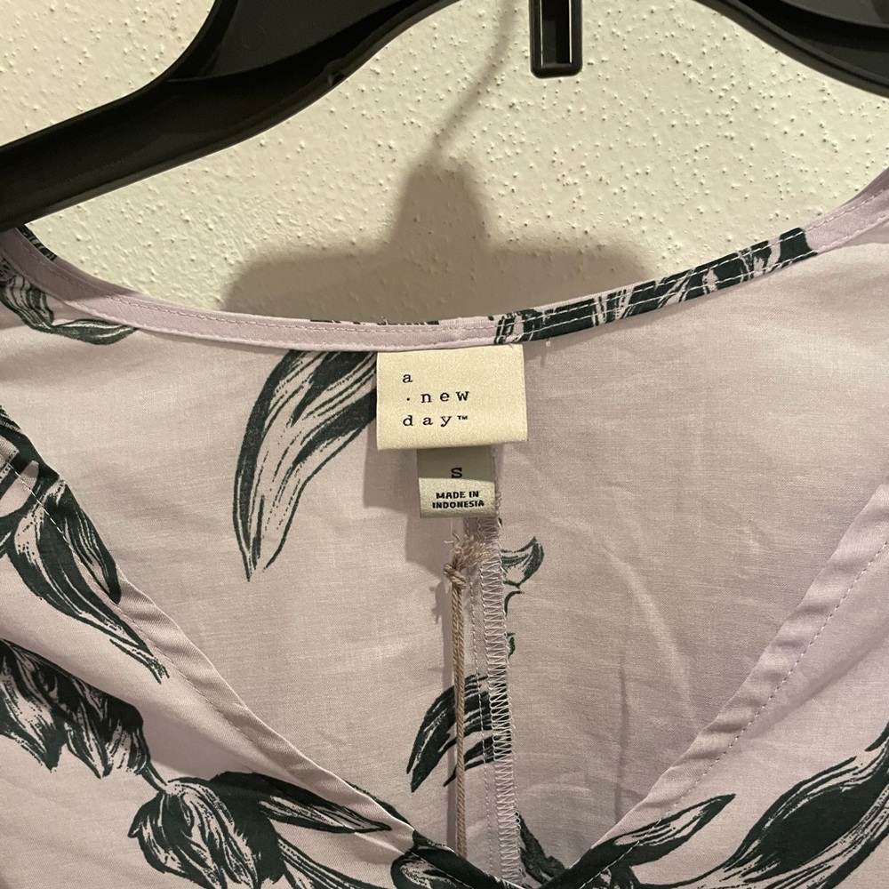 Target Blouse - Picture 2 of 2